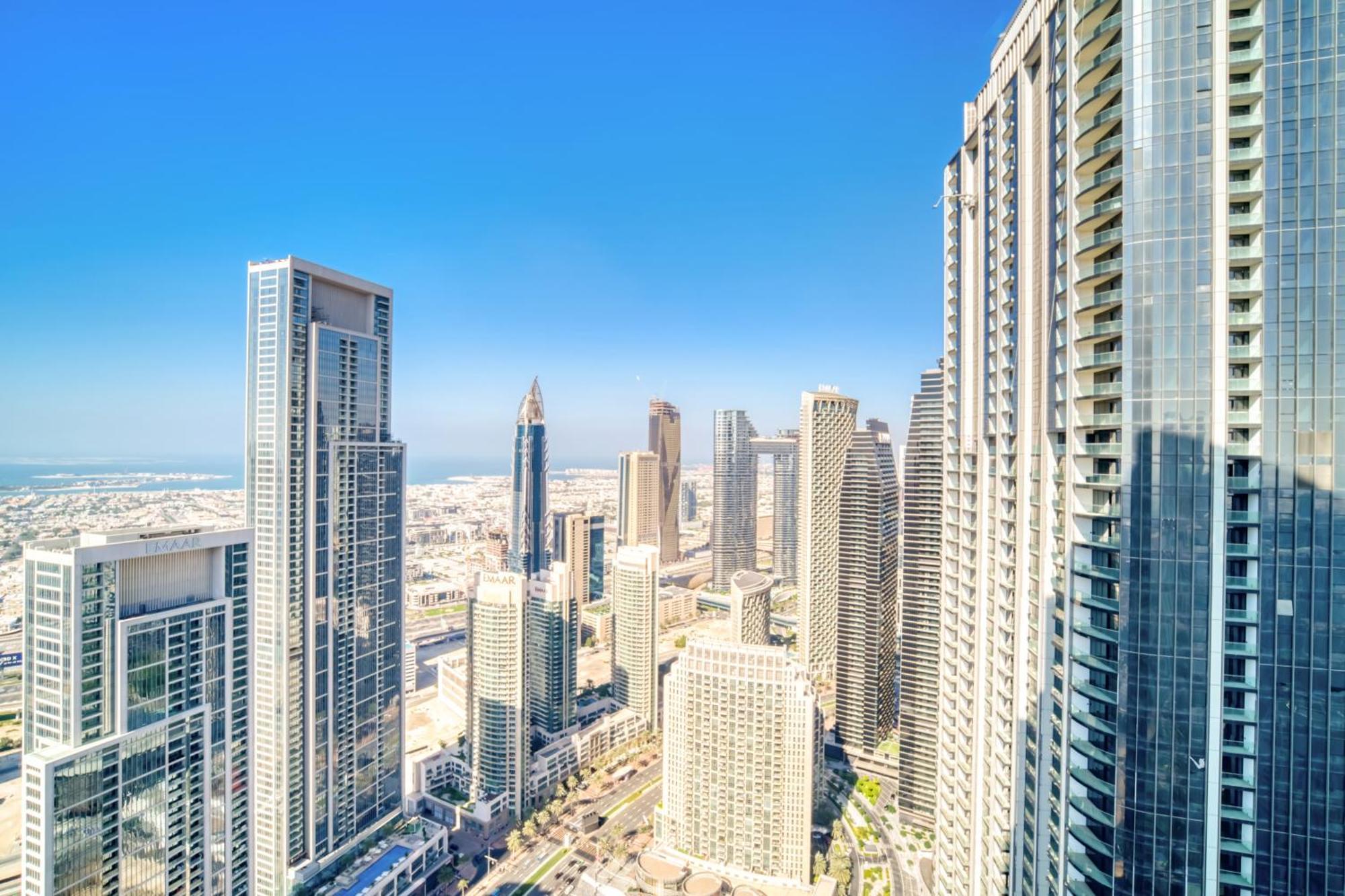 Downtown Luxury - Stunning Burj Khalifa & Sea View - 5 Minutes Walk To Mall Apartment *