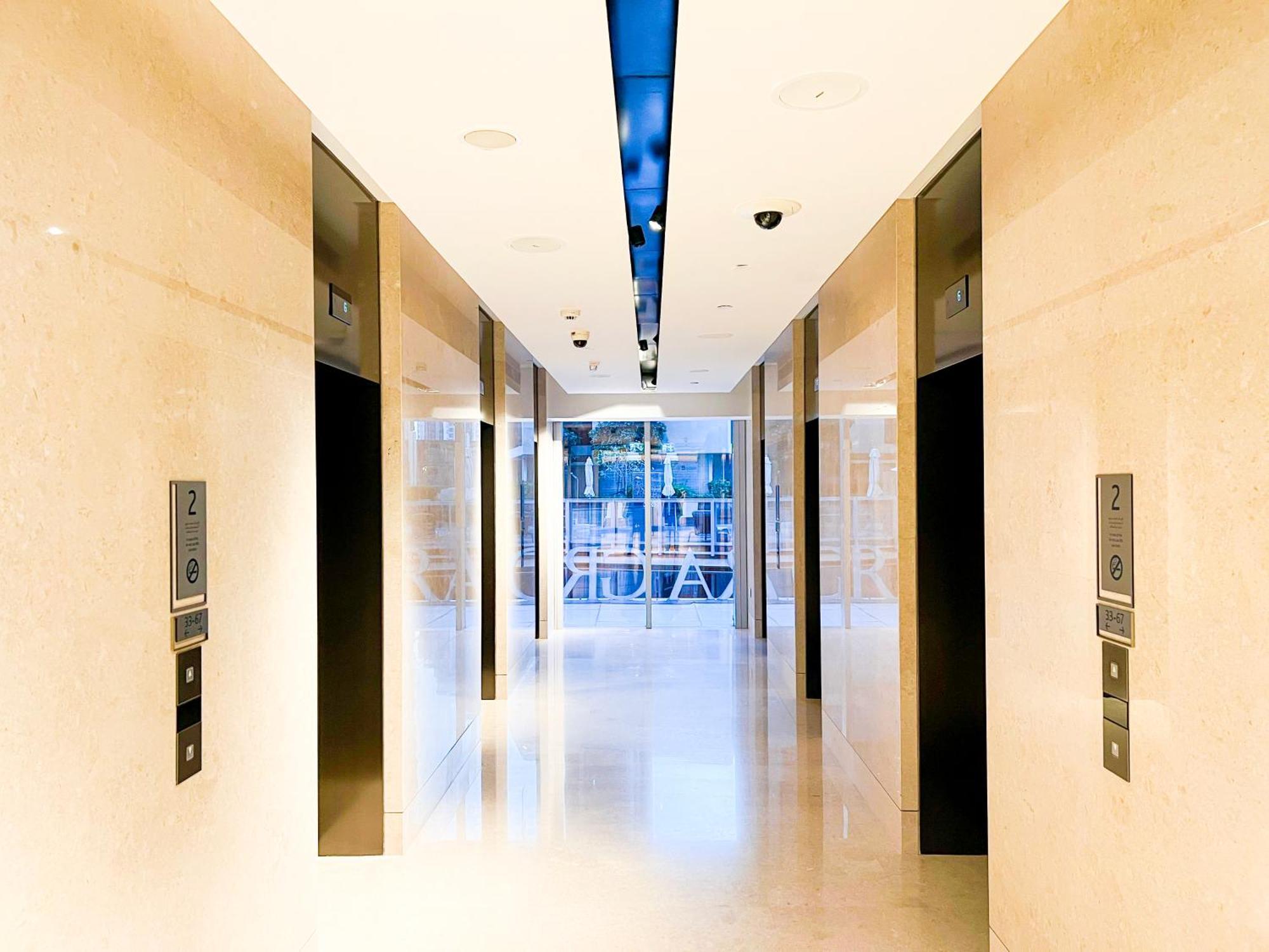 Downtown Luxury - Stunning Burj Khalifa & Sea View - 5 Minutes Walk To Mall Apartment