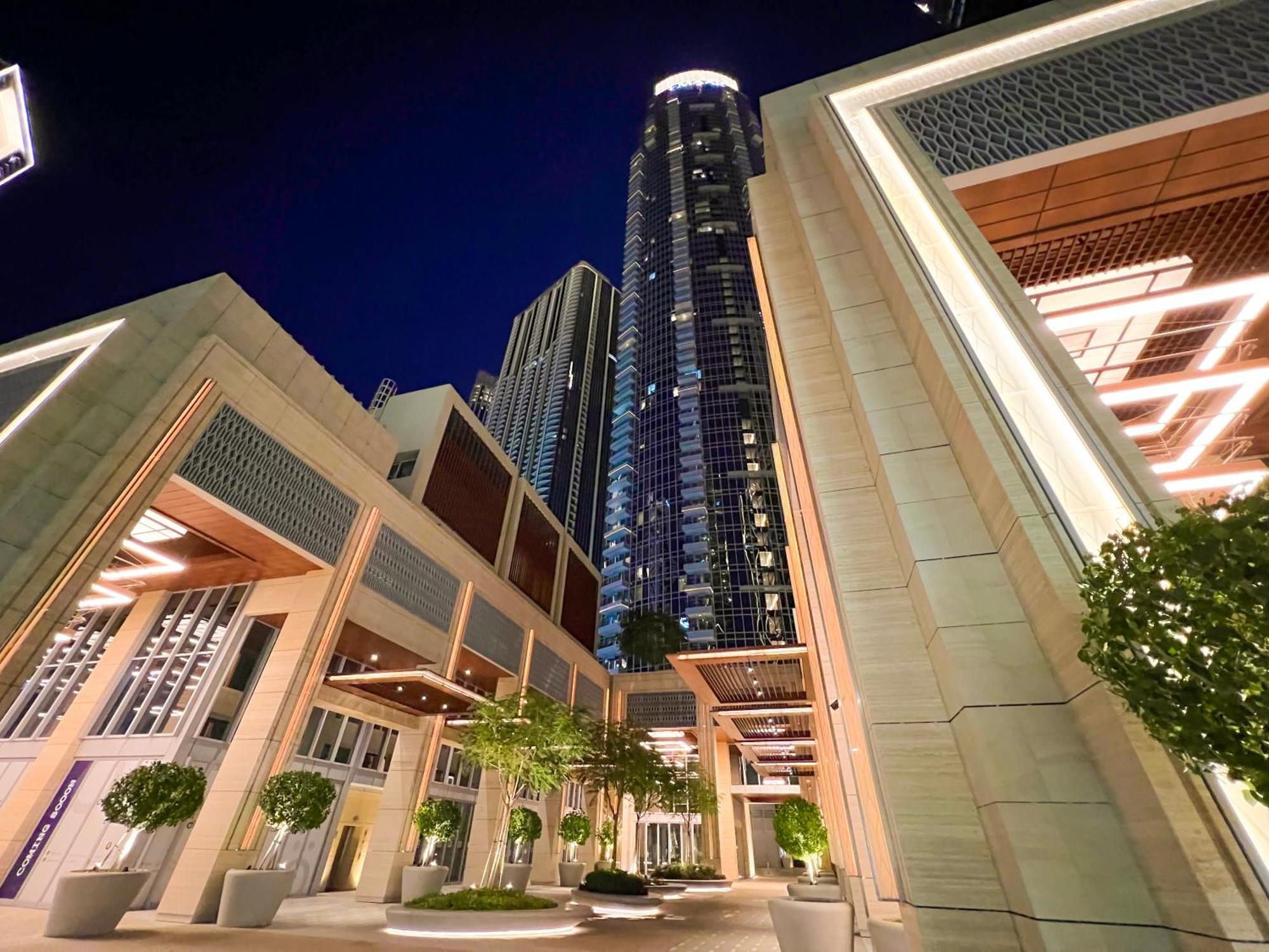 Downtown Luxury - Stunning Burj Khalifa & Sea View - 5 Minutes Walk To Mall * Dubai