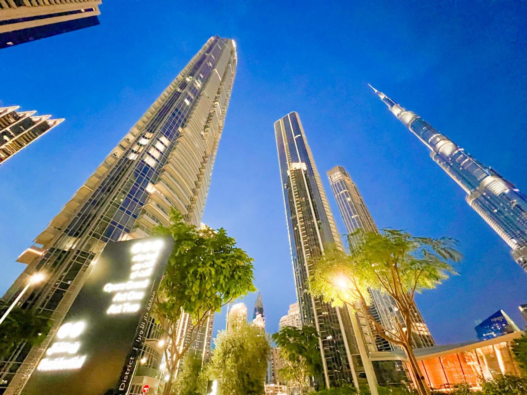 Downtown Luxury - Stunning Burj Khalifa & Sea View - 5 Minutes Walk To Mall Apartment