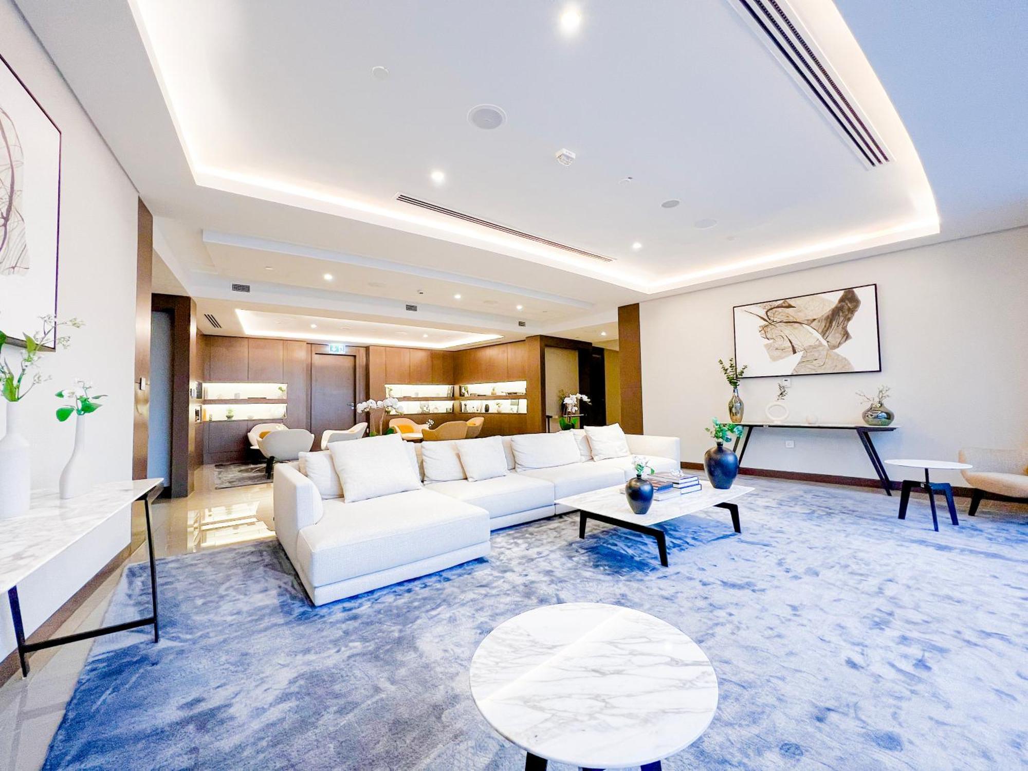 Downtown Luxury - Stunning Burj Khalifa & Sea View - 5 Minutes Walk To Mall Apartment *