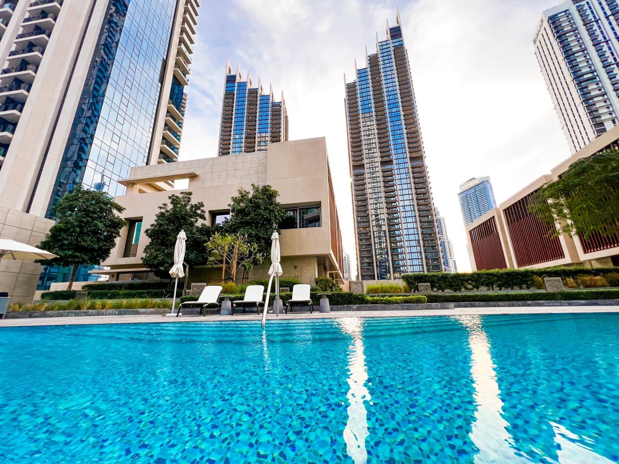 Downtown Luxury - Stunning Burj Khalifa & Sea View - 5 Minutes Walk To Mall Дубай
