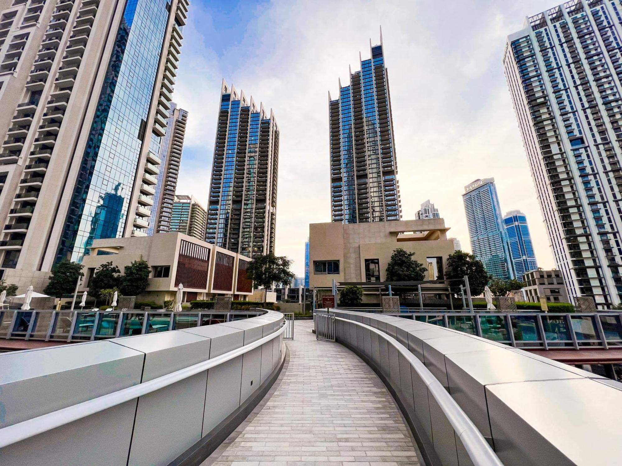 Downtown Luxury - Stunning Burj Khalifa & Sea View - 5 Minutes Walk To Mall Apartment