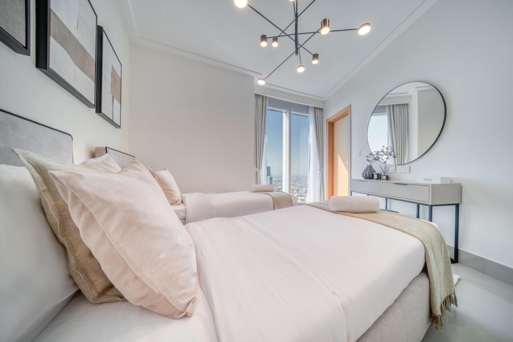 Downtown Luxury - Stunning Burj Khalifa & Sea View - 5 Minutes Walk To Mall
