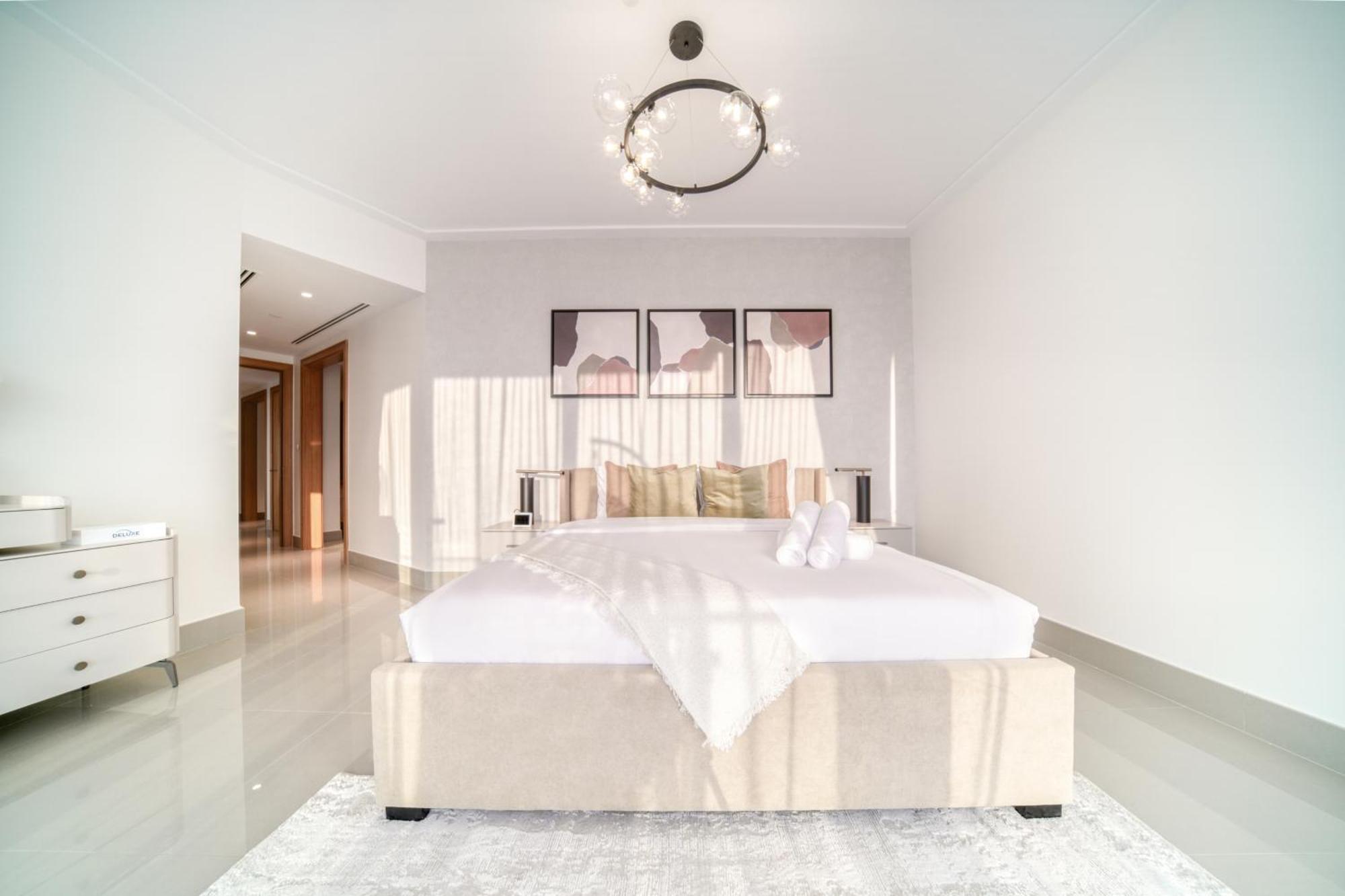 Downtown Luxury - Stunning Burj Khalifa & Sea View - 5 Minutes Walk To Mall