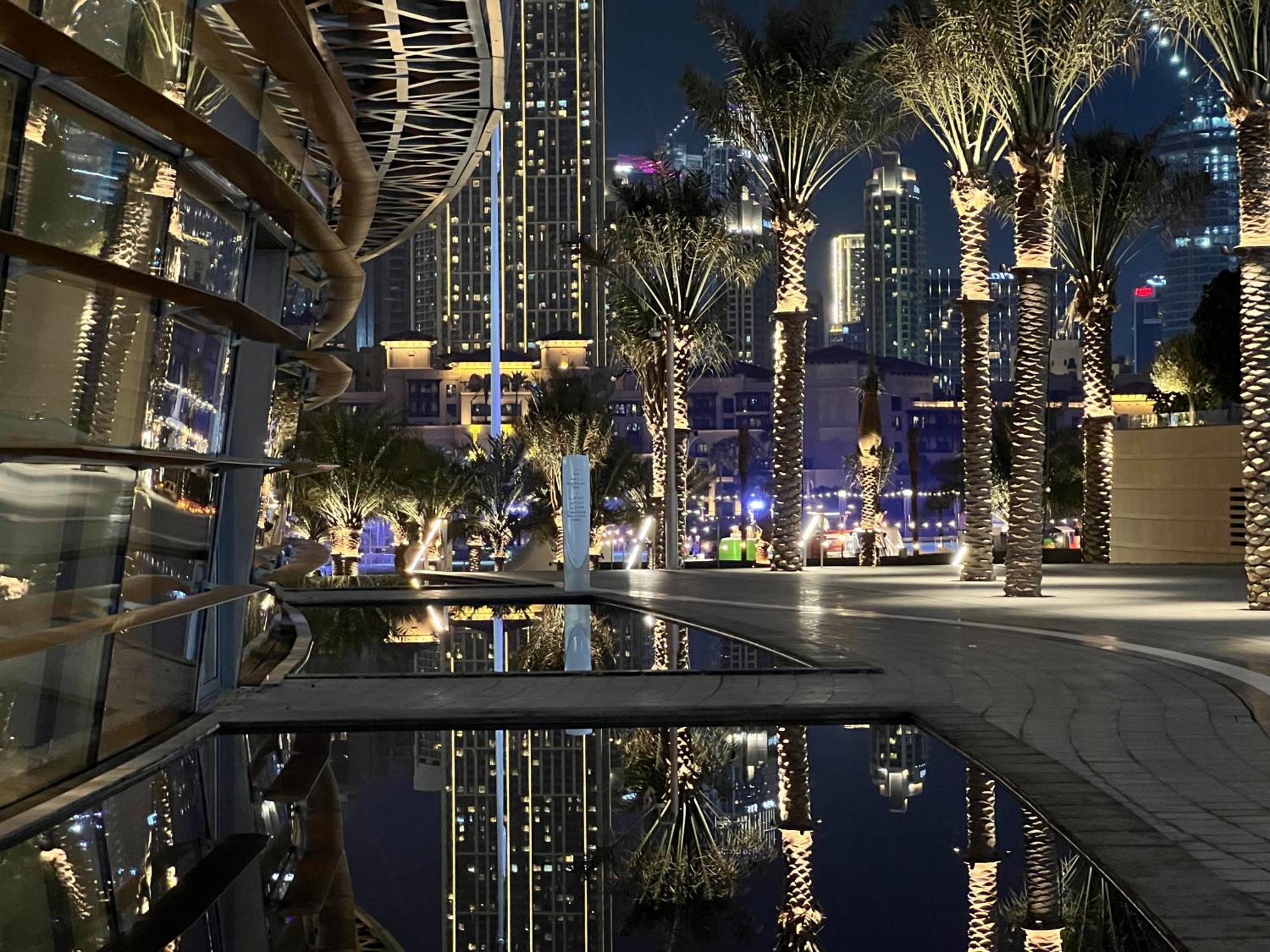 Downtown Luxury - Stunning Burj Khalifa & Sea View - 5 Minutes Walk To Mall Apartment